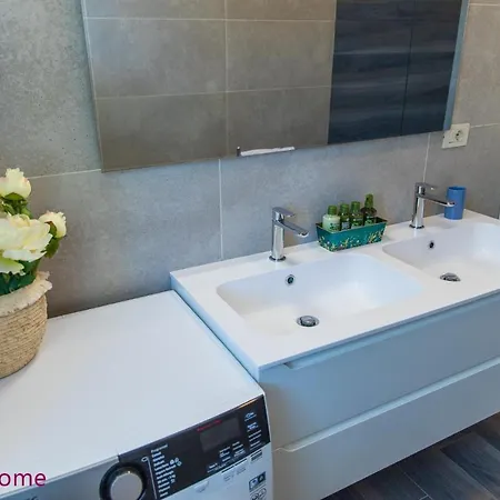 Virgi Con Vista Mare A By Yohome Pesaro